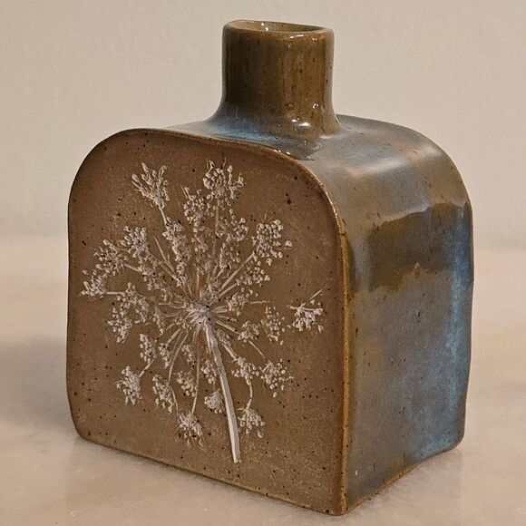 Pottery Studio Parsley Engraved Glazed Vase Handmade Signed - Picture 2 of 8